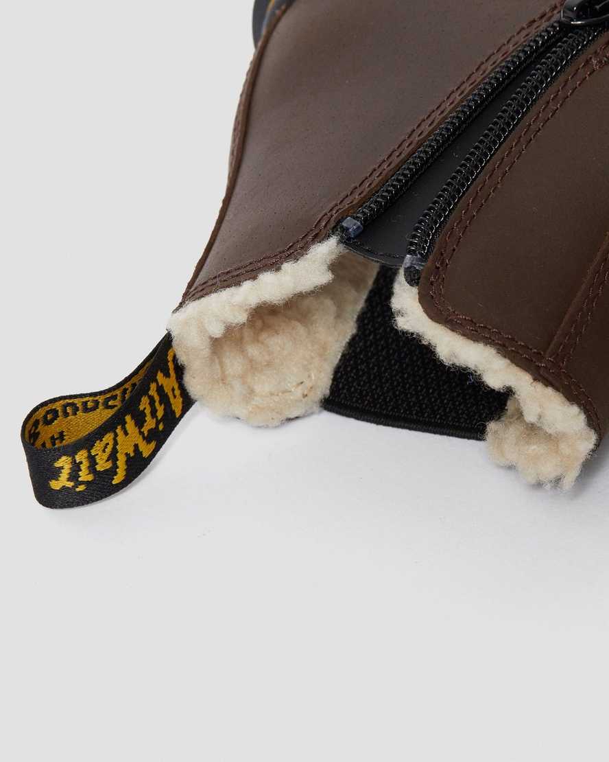 mörkbruna dr martens 2976 fodrade med fuskpäls för barn chelsea-stövlar
