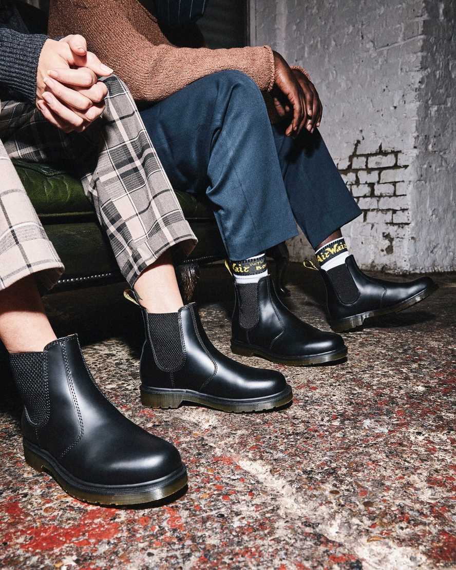 svarta dr martens 2976 smooth chelsea-stövlar för män