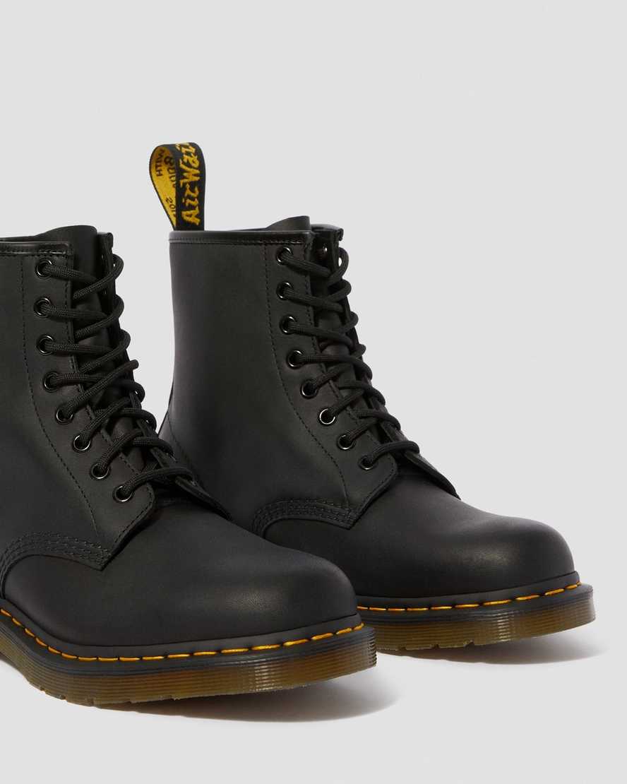 svarta dr martens 1460 greasy herrstövlar med snörning