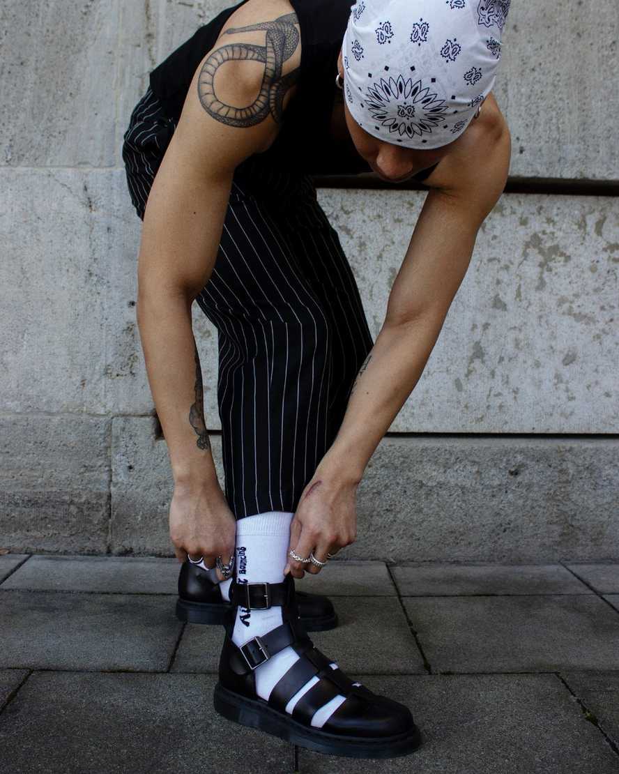 svarta dr martens geraldo gladiatorsandaler för män