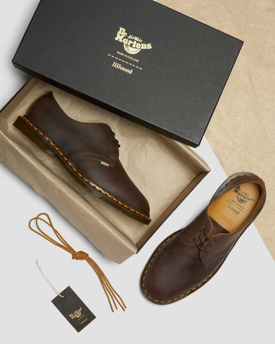 bruna dr martens archie ii jjjjound crazy horse herrskor med snörning