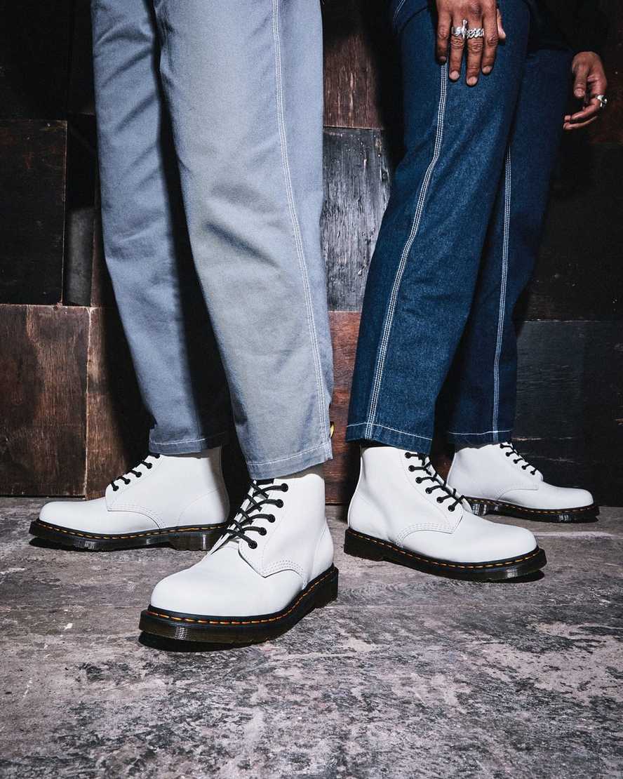 vita dr martens 101 yellow stitch smooth damstövlar