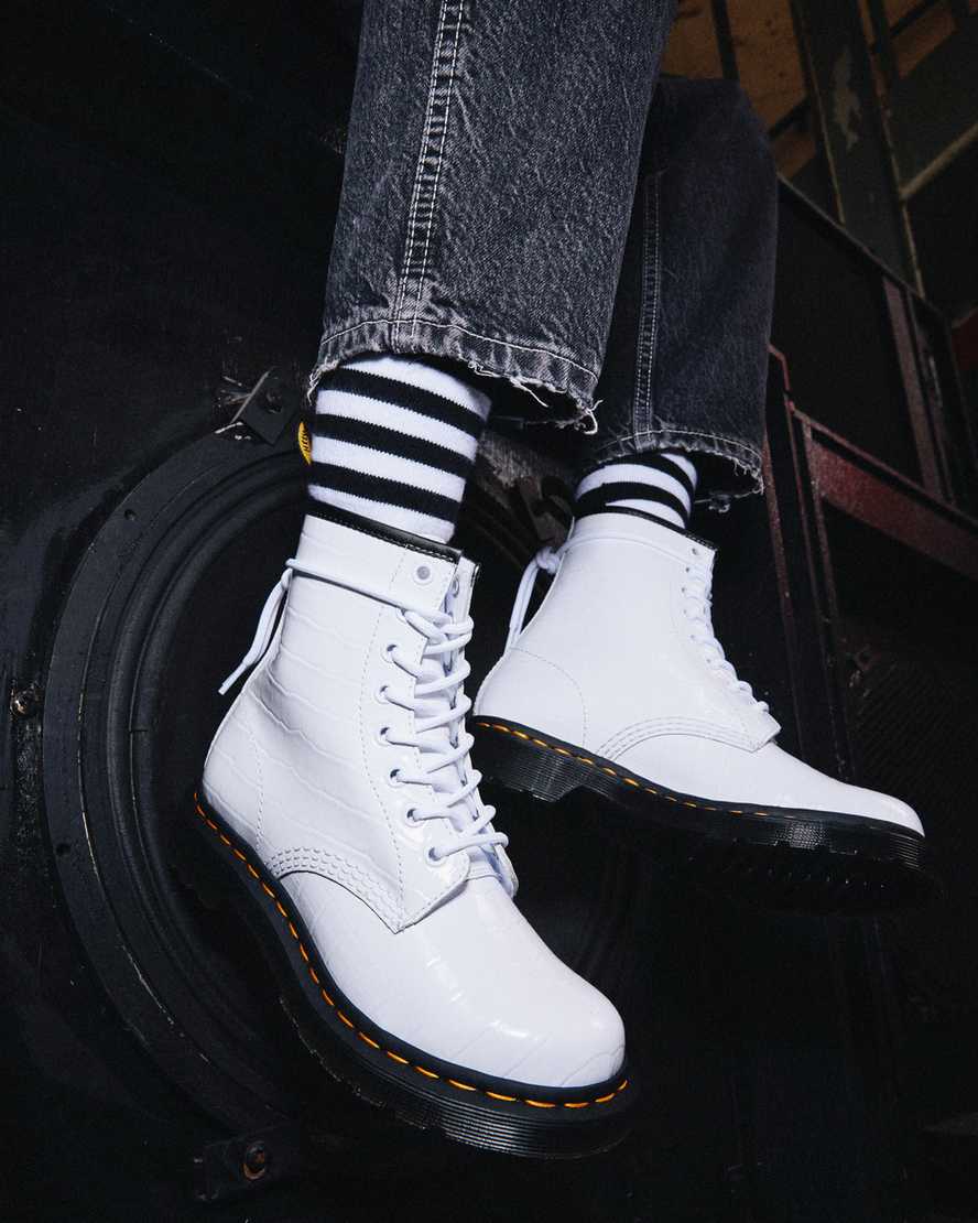 vita dr martens 1460 patent croc emboss damstövlar