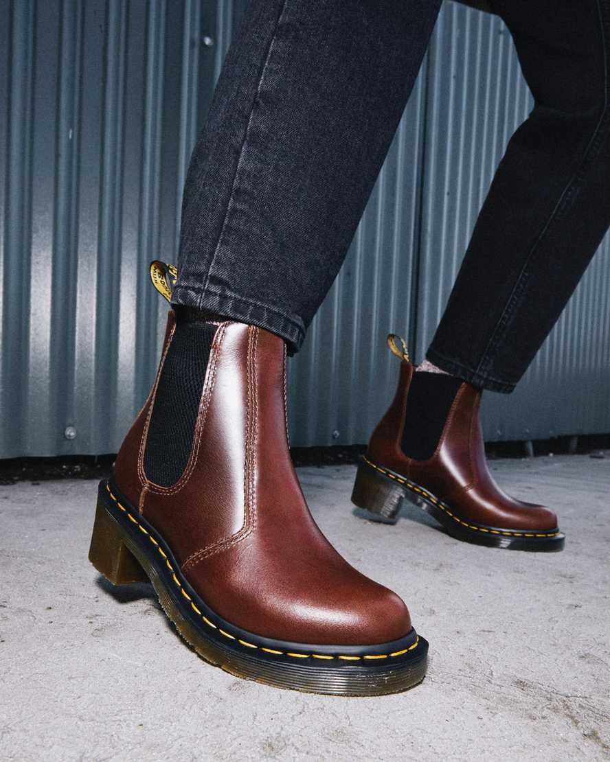 bruna dr martens cadence chelsea-stövlar med klack för kvinnor