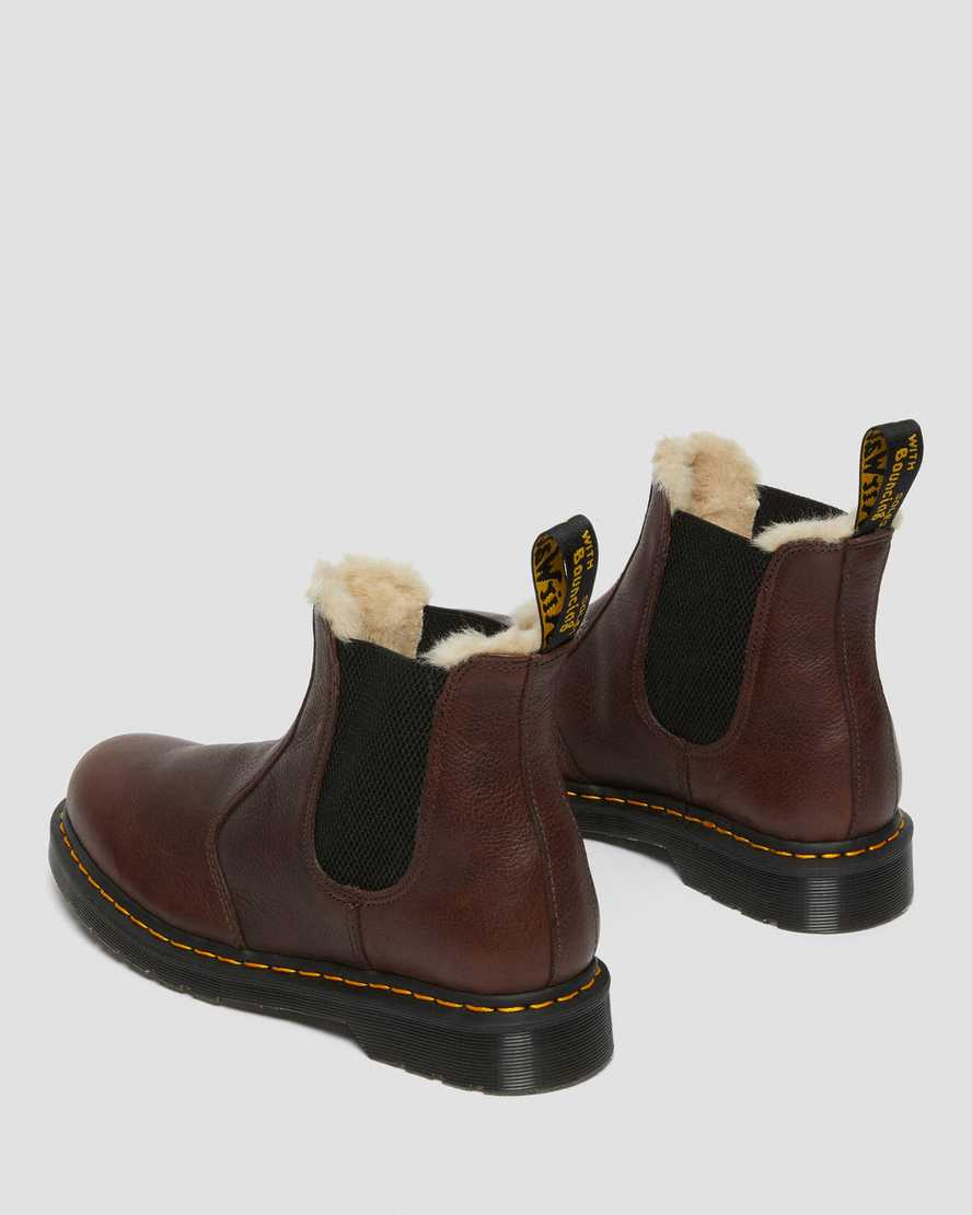 bruna dr martens 2976 chelsea-stövlar med fuskpälsfoder för kvinnor
