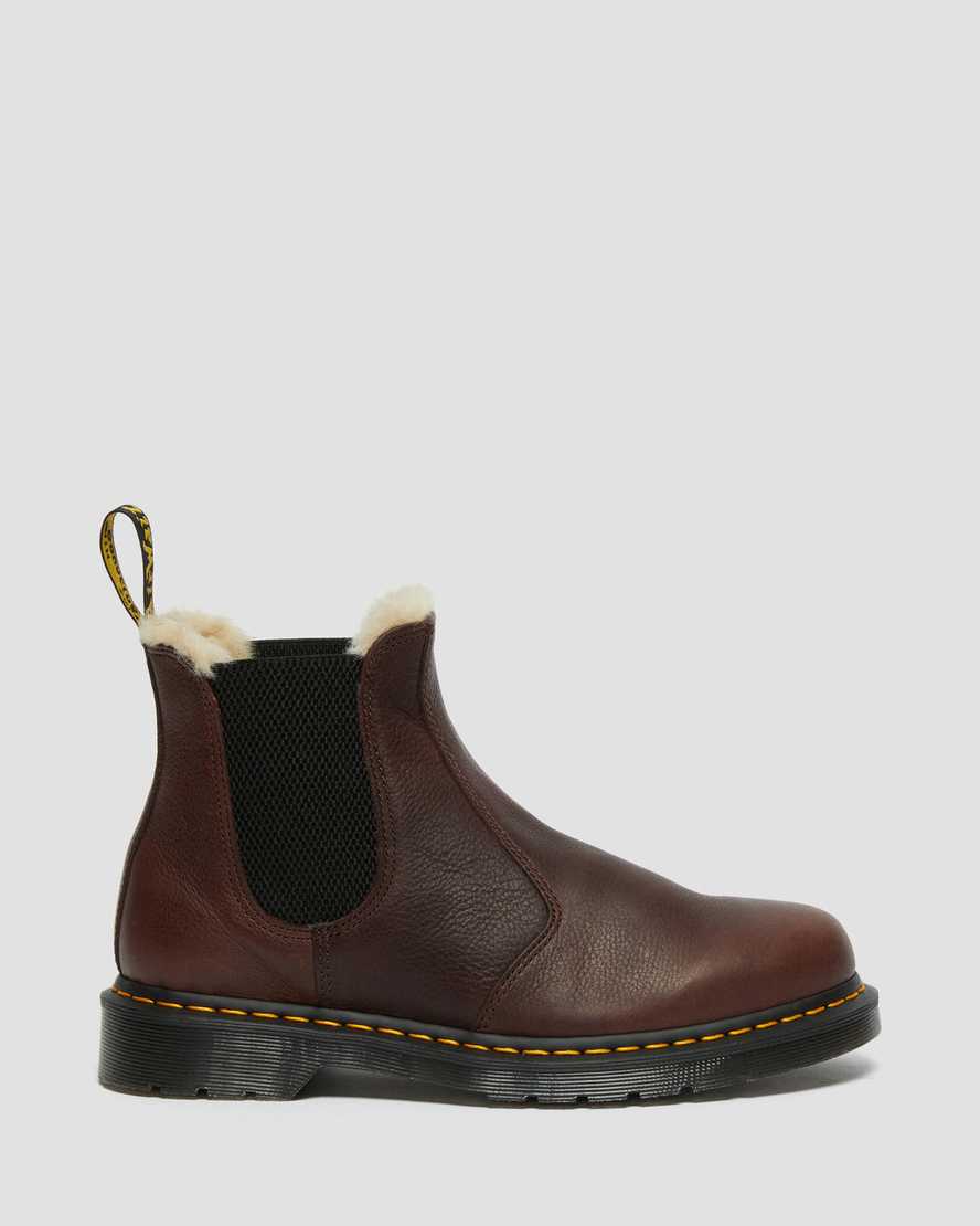 bruna dr martens 2976 chelsea-stövlar med fuskpälsfoder för kvinnor