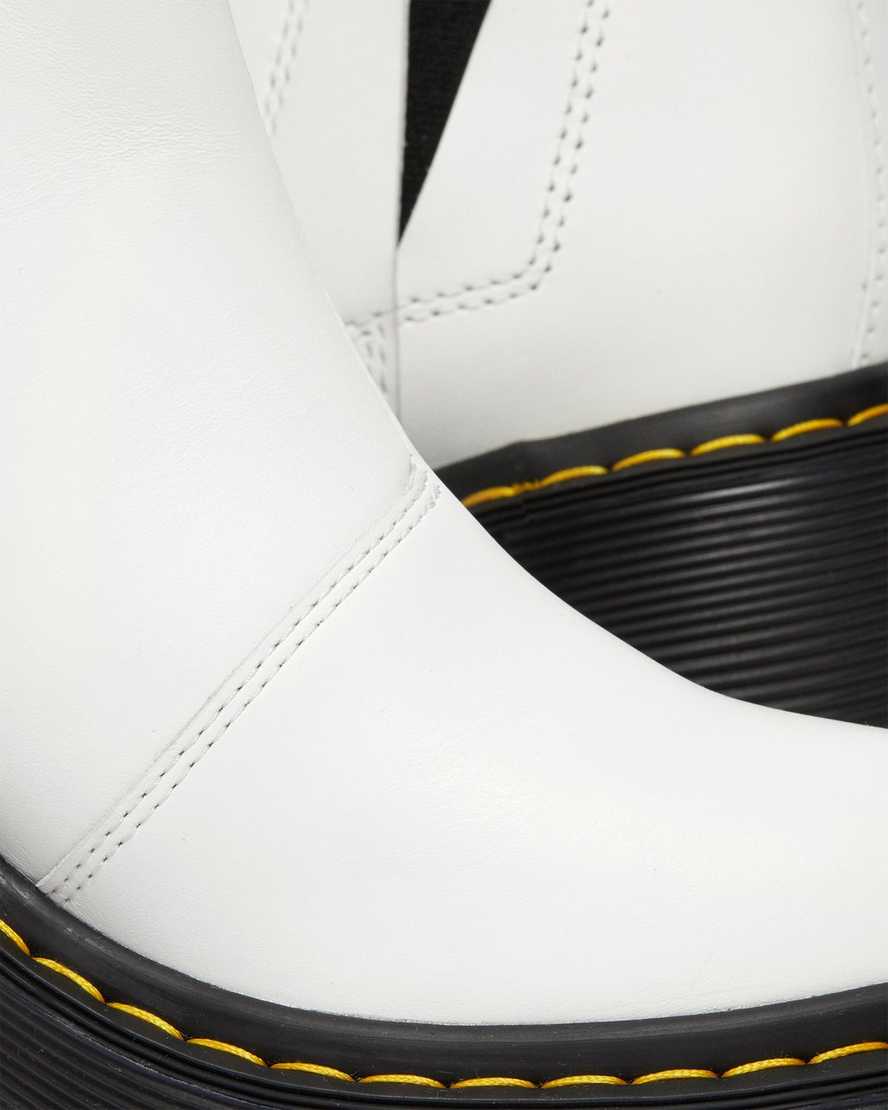 vita dr martens spence flared heel chelsea stövlar för dam