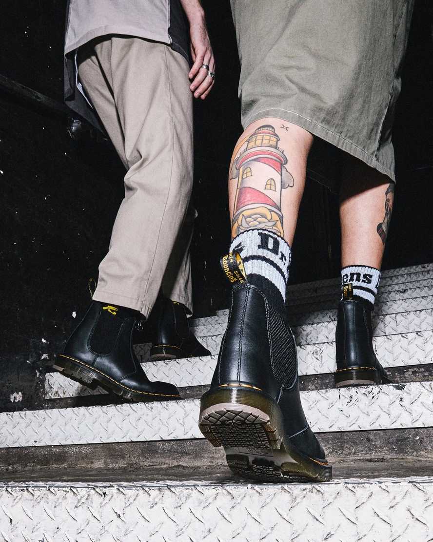 svarta dr martens 2976 halkfria chelsea-stövlar för kvinnor