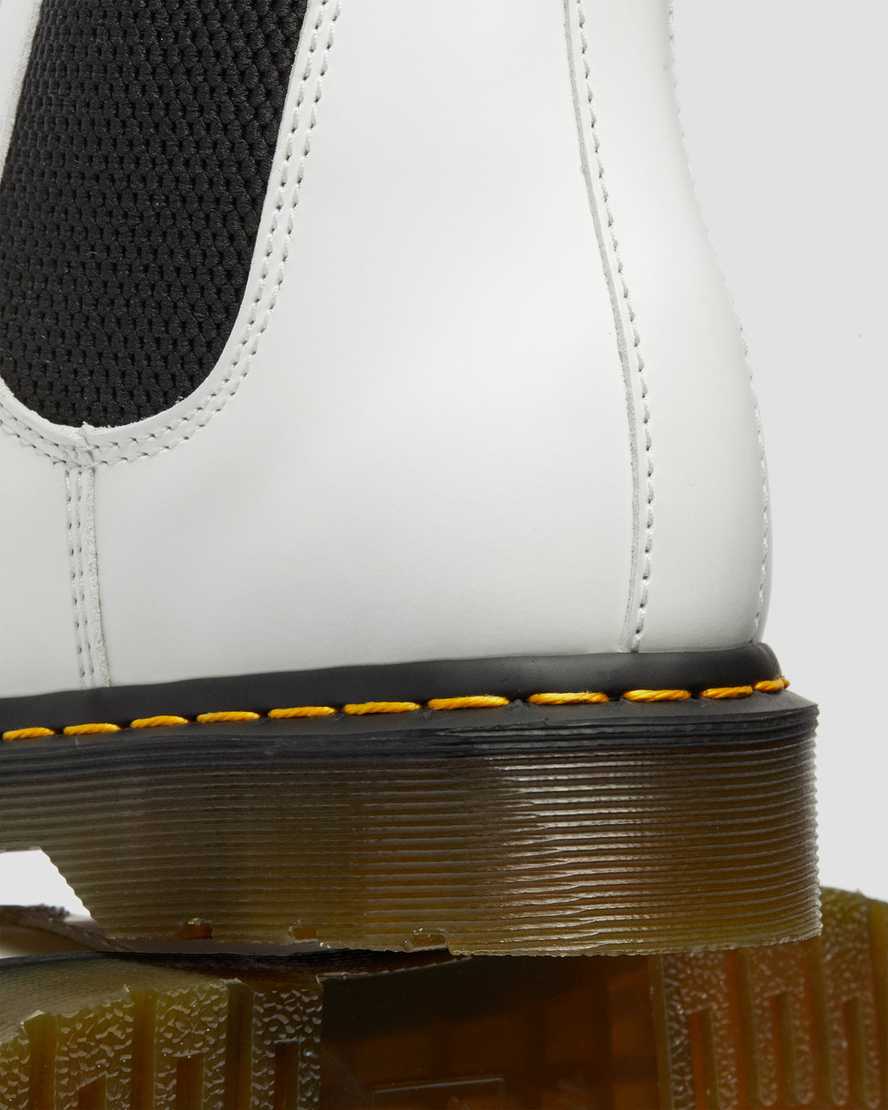vita dr martens 2976 yellow stitch smooth chelsea stövlar för dam