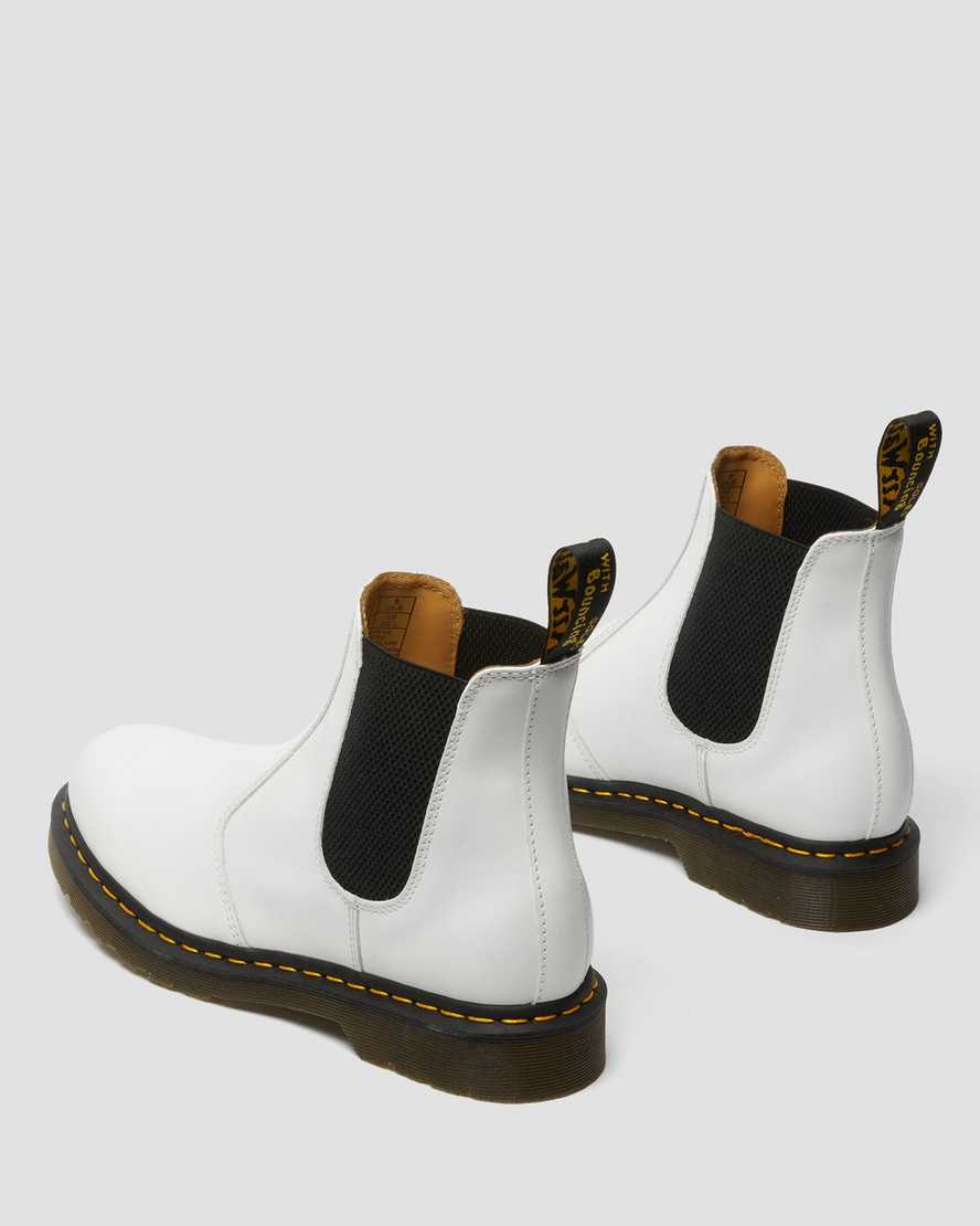 vita dr martens 2976 yellow stitch smooth chelsea stövlar för dam