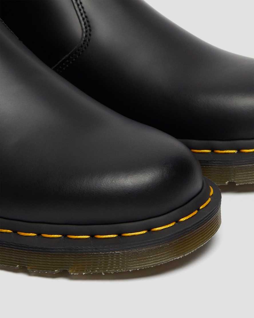 svarta dr martens 2976 yellow stitch smooth chelsea stövlar för dam