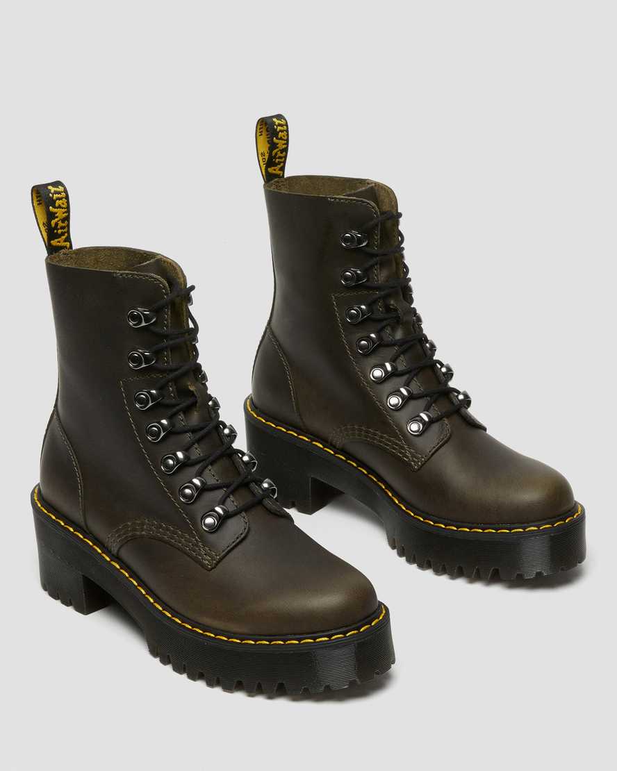 bruna dr martens leona damklackade stövlar