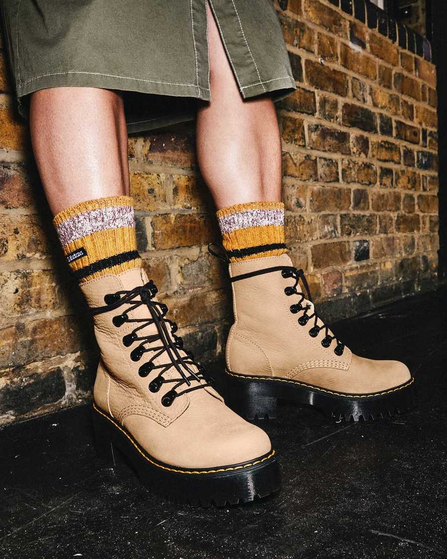 bruna dr martens leona damstövlar med snörning