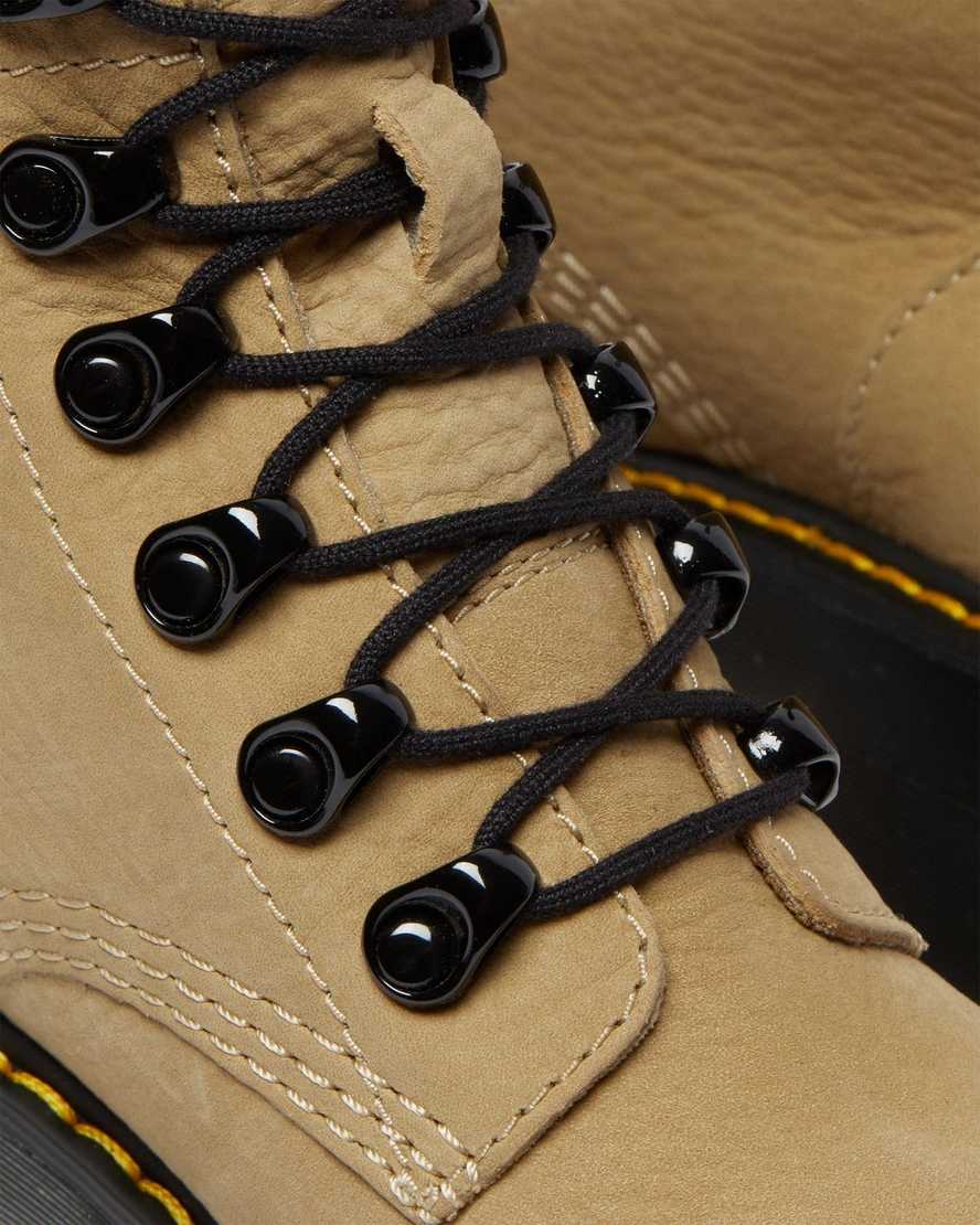 bruna dr martens leona damstövlar med snörning