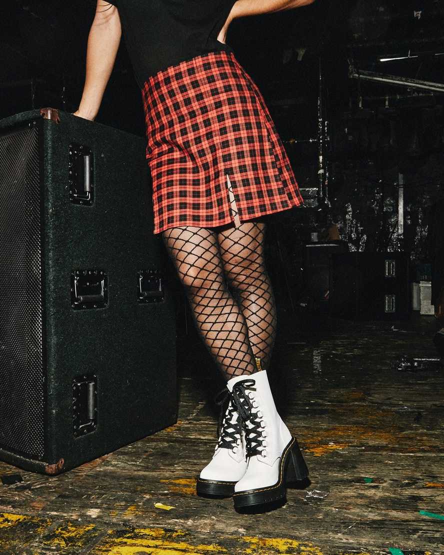 vita dr martens chesney flared heel damstövlar med snörning