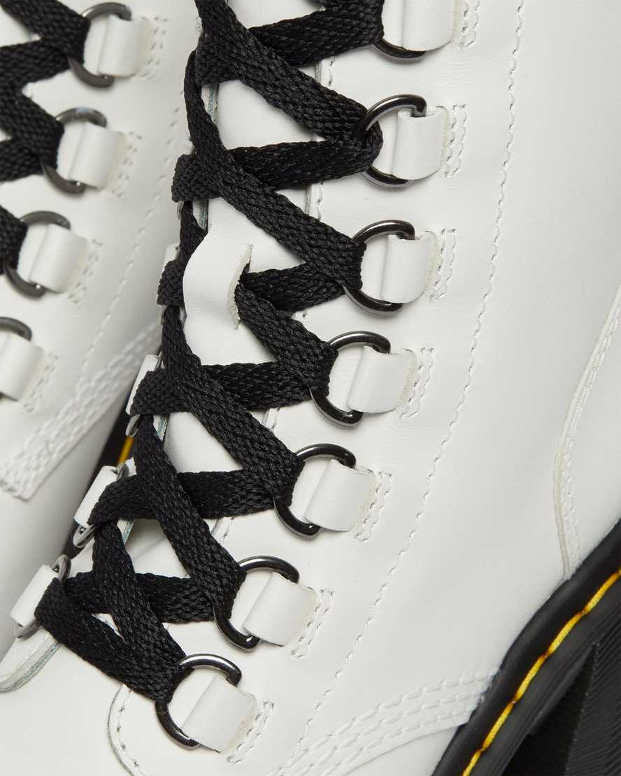 vita dr martens chesney flared heel damstövlar med snörning