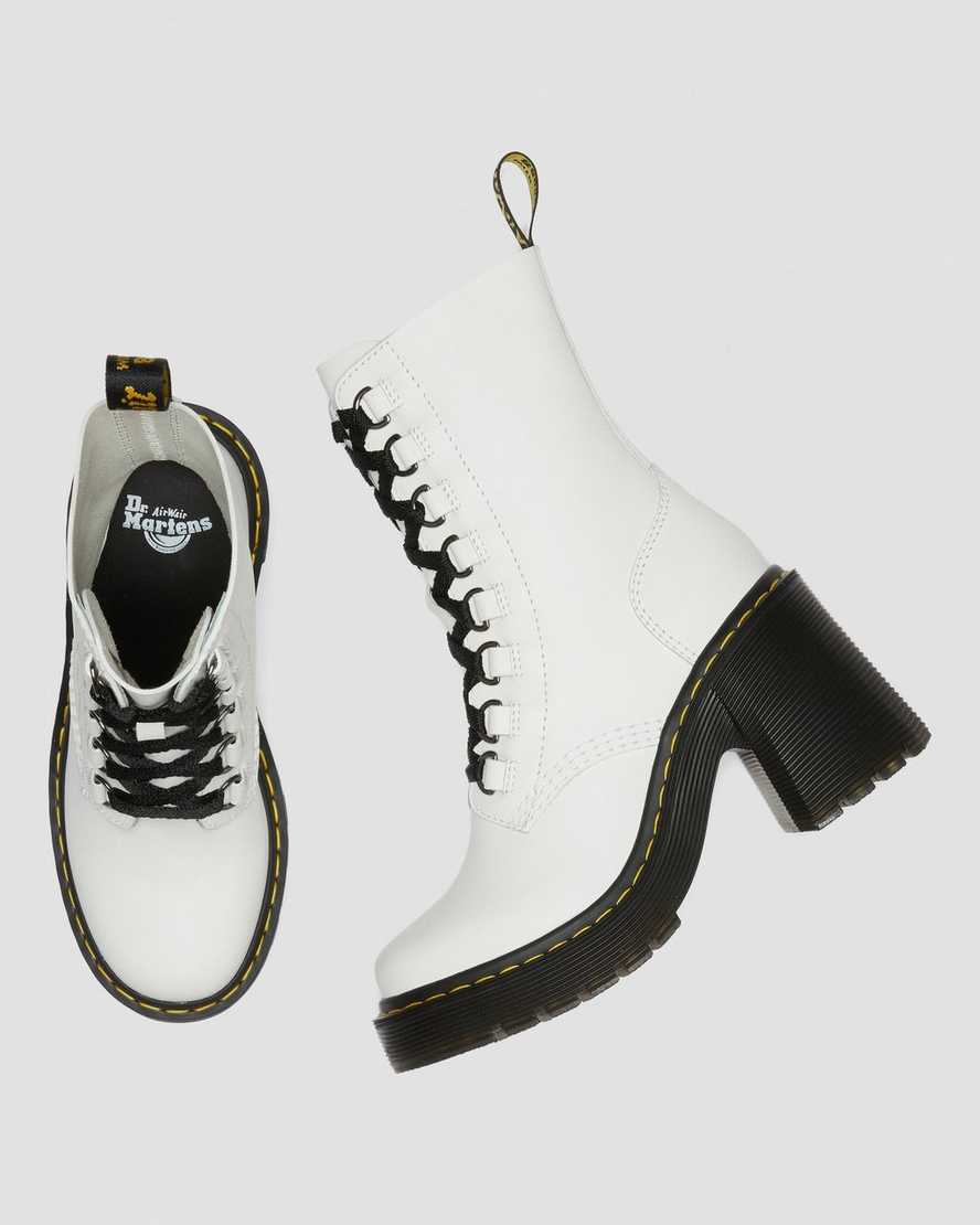 vita dr martens chesney flared heel damstövlar med snörning