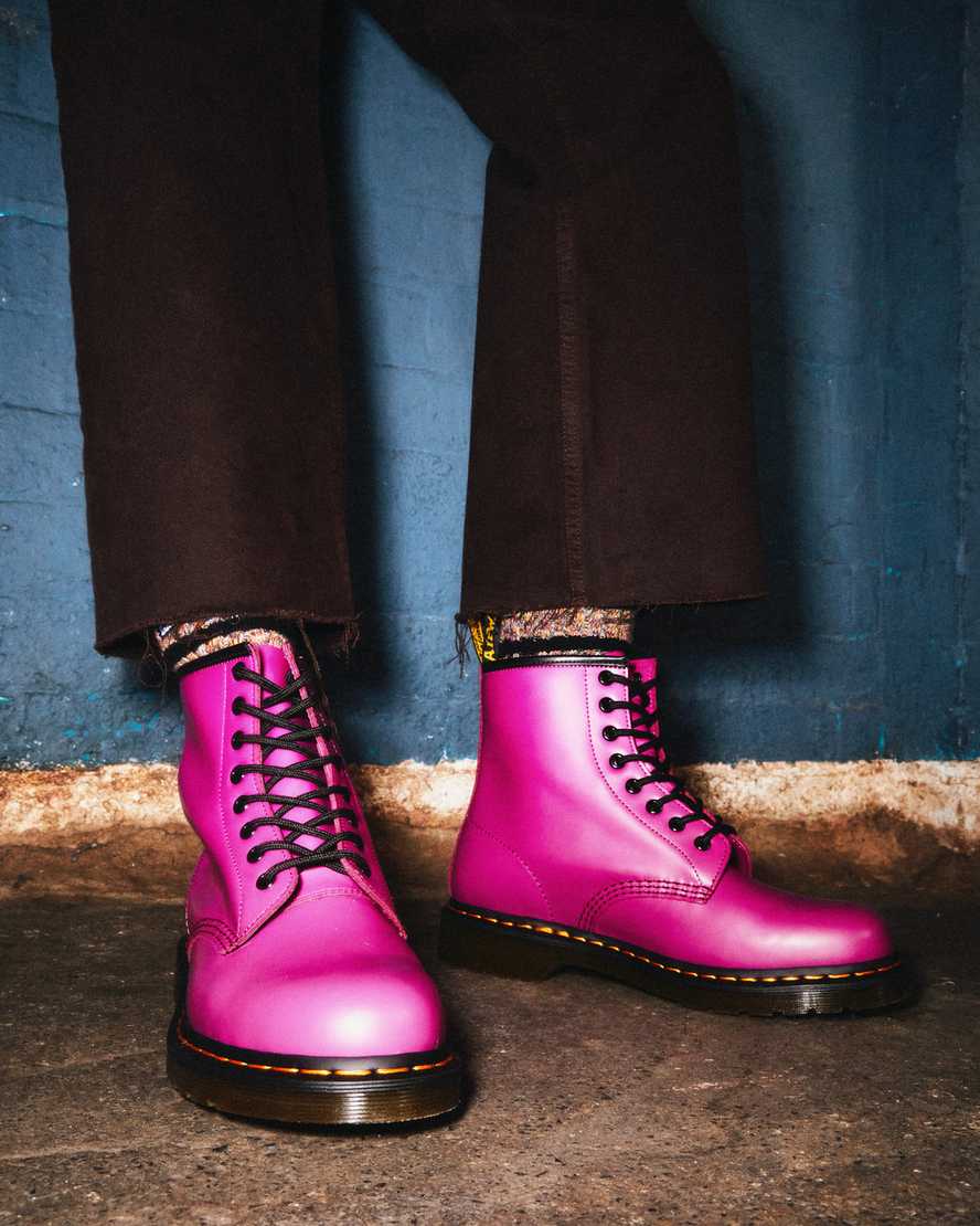 rosa dr martens 1460 smooth damstövlar med snörning