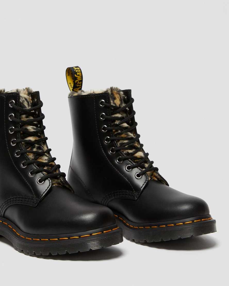 svarta dr martens 1460 serena leopard fuskpäls fodrade stövlar för dam