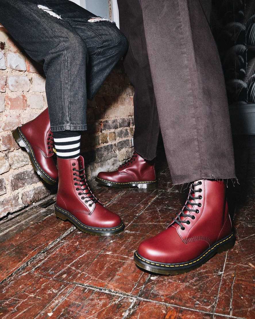 röda dr martens 1490 smooth damstövlar med halva vaden