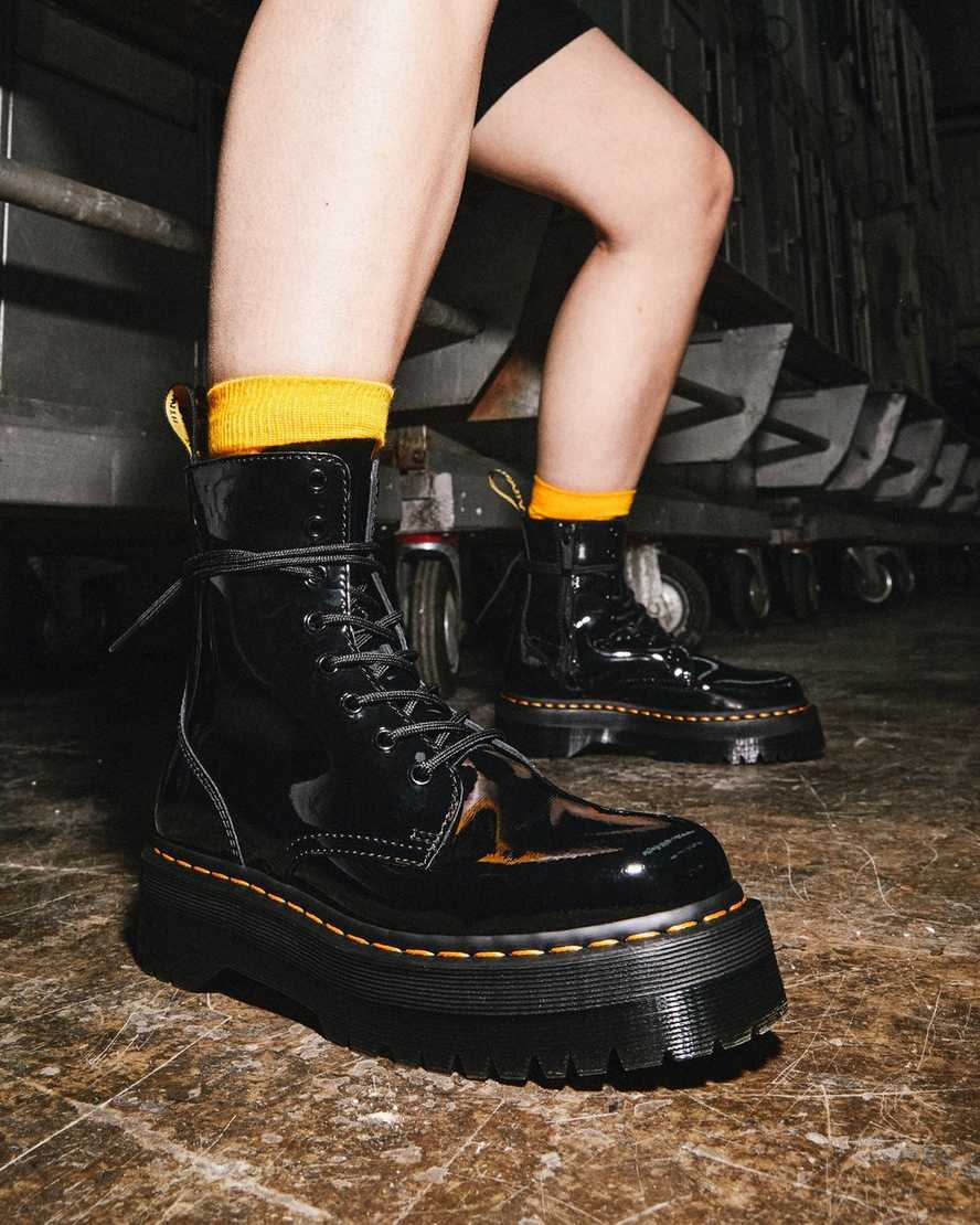 svarta dr martens jadon patent platåstövlar för dam