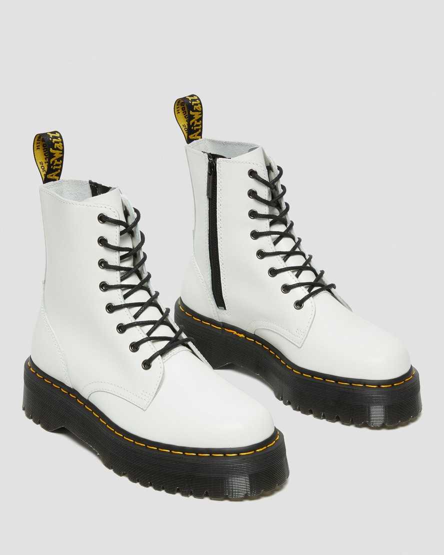 vita dr martens jadon smooth platåstövlar för dam
