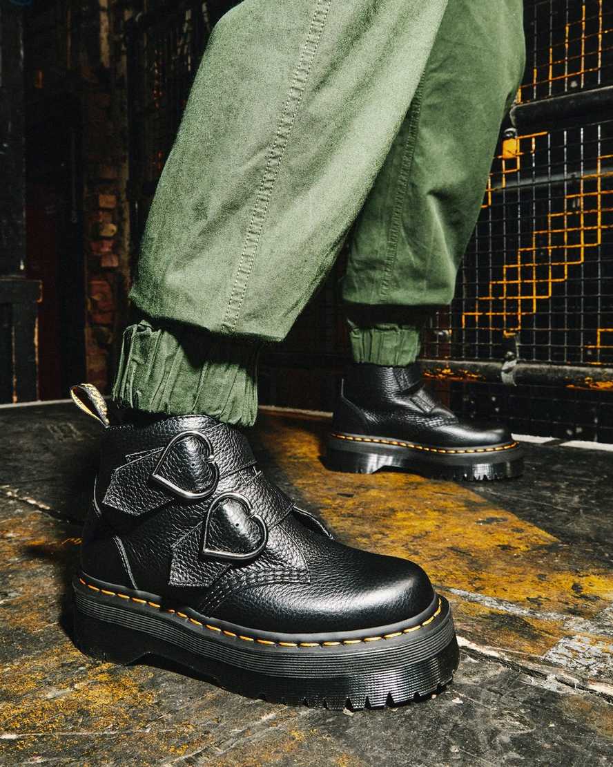 svarta dr martens devon heart platåstövlar för dam