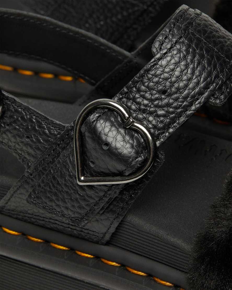 svarta dr martens voss fluffy fuskpäls platåsandaler för dam