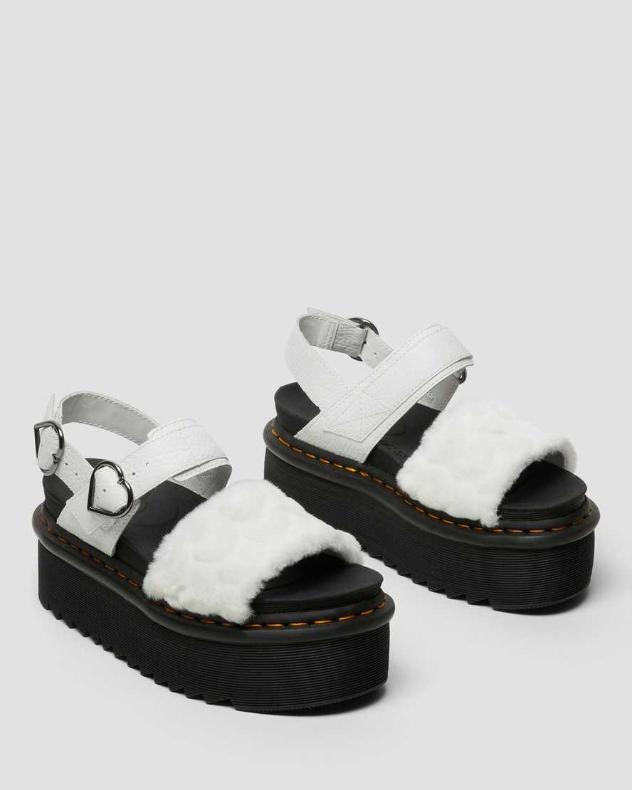 vita dr martens voss fluffy fuskpäls platåsandaler för dam
