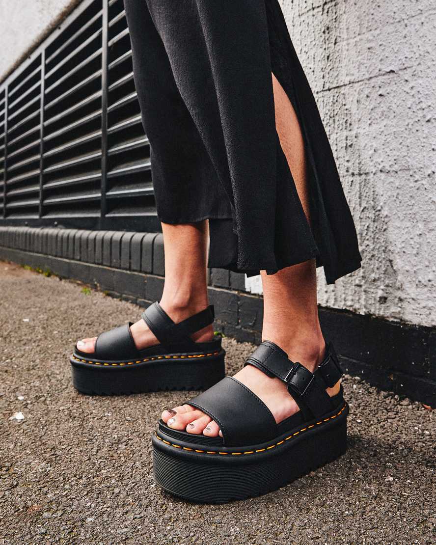 svarta dr martens voss strap dam platåsandaler
