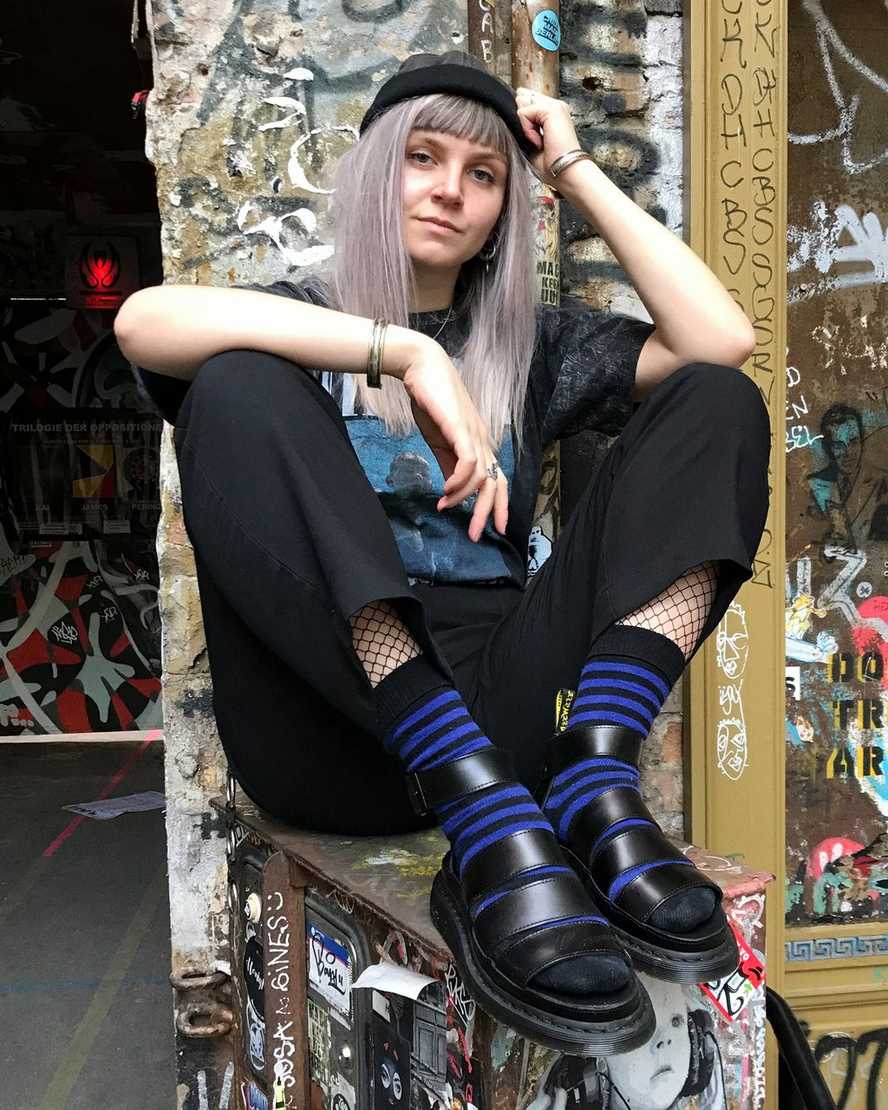 svarta dr martens clarissa ii damsandaler med rem