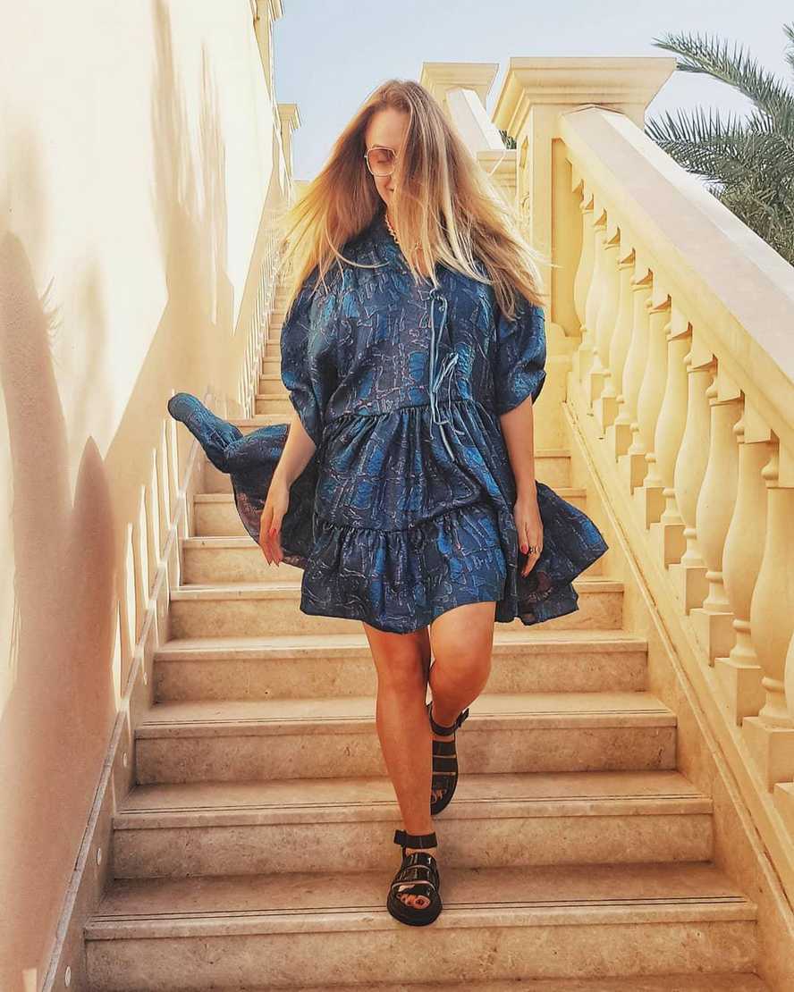 svarta dr martens clarissa ii patent damsandaler med rem