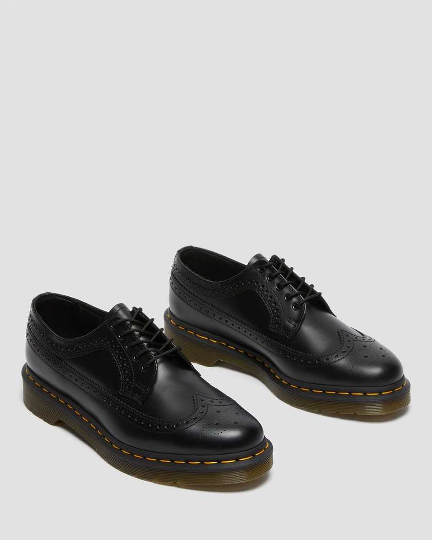 svarta dr martens 3989 yellow stitch smooth brogues för dam