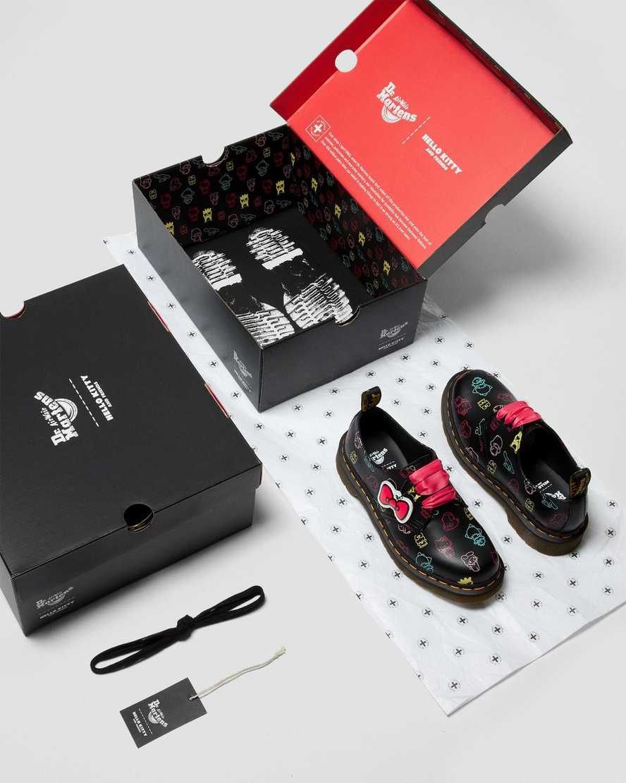 svarta dr martens hello kitty friends 1461 smooth oxfordskor för dam