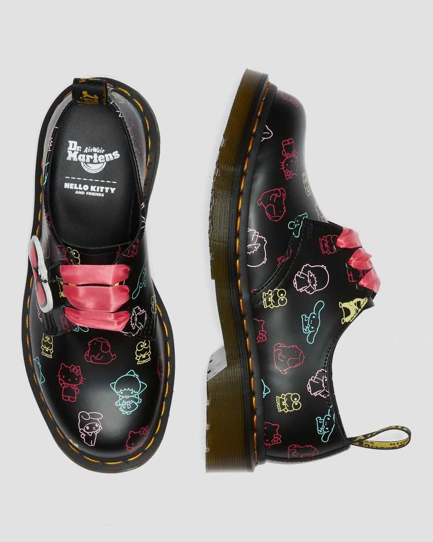 svarta dr martens hello kitty friends 1461 smooth oxfordskor för dam
