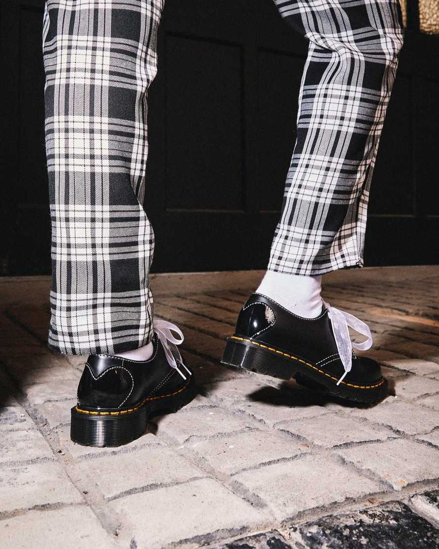 svarta dr martens 1461 hearts smooth lack oxfordskor för dam
