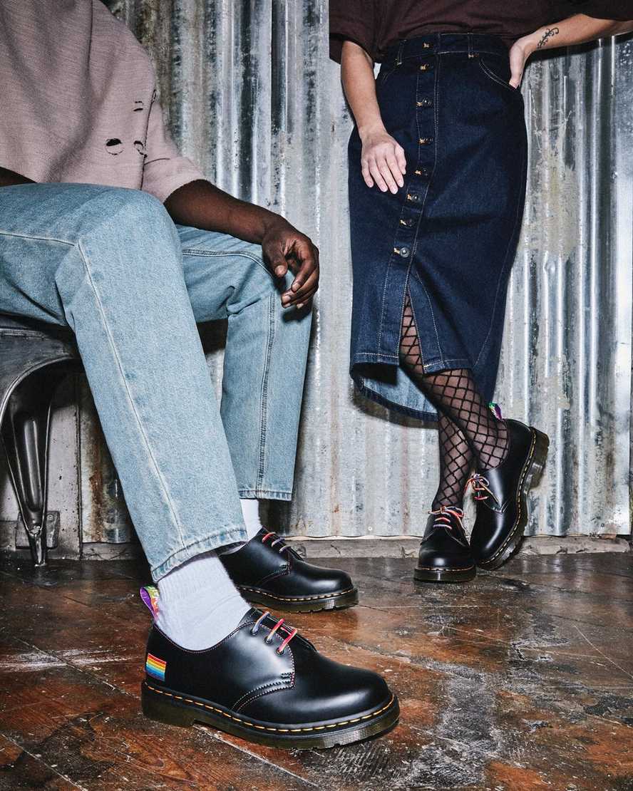 svarta dr martens 1461 for pride smooth oxfordskor för dam